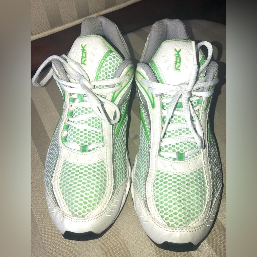Reekbok easy women’s running shoes